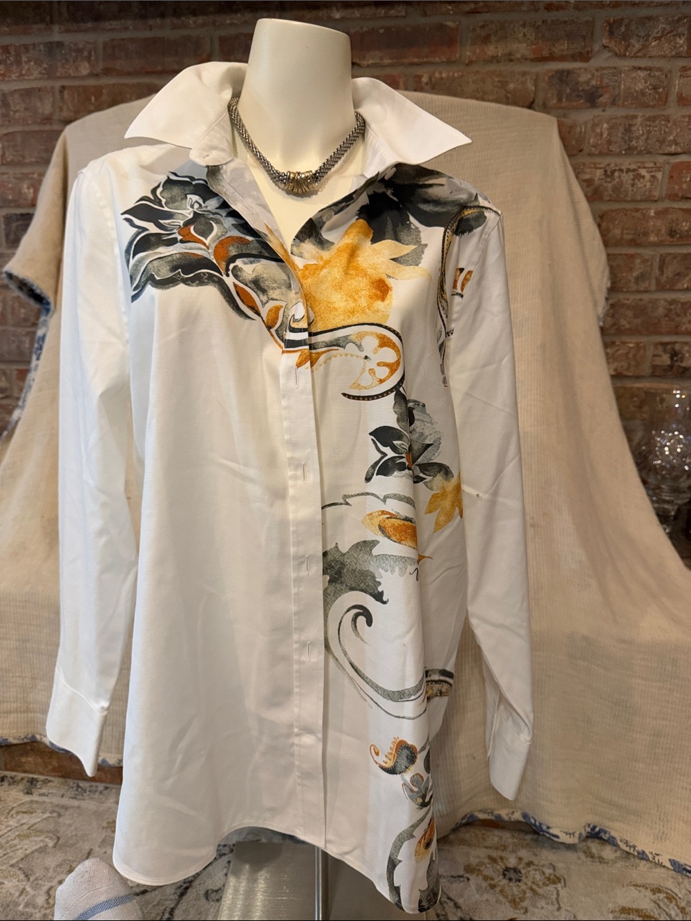 Chico’s No Iron Grace Floral Shirt Size 2.5 US 14 White NWT $89.50